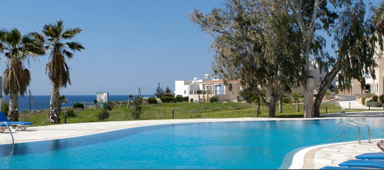 Kings Palace - Spacious 2-bed With Sea Views And Large Patio Appartement
