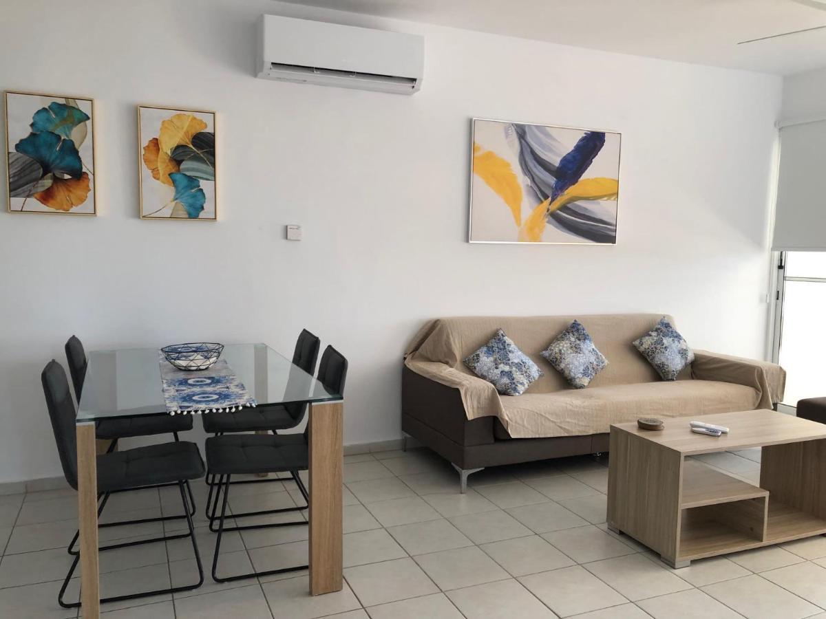 Kings Palace - Spacious 2-bed With Sea Views And Large Patio Appartement