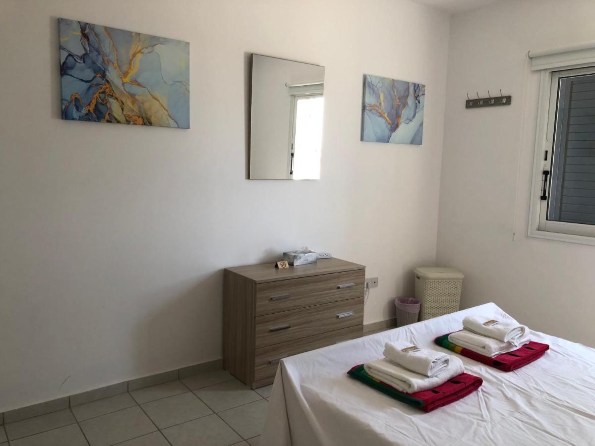 Kings Palace - Spacious 2-bed With Sea Views And Large Patio Appartement