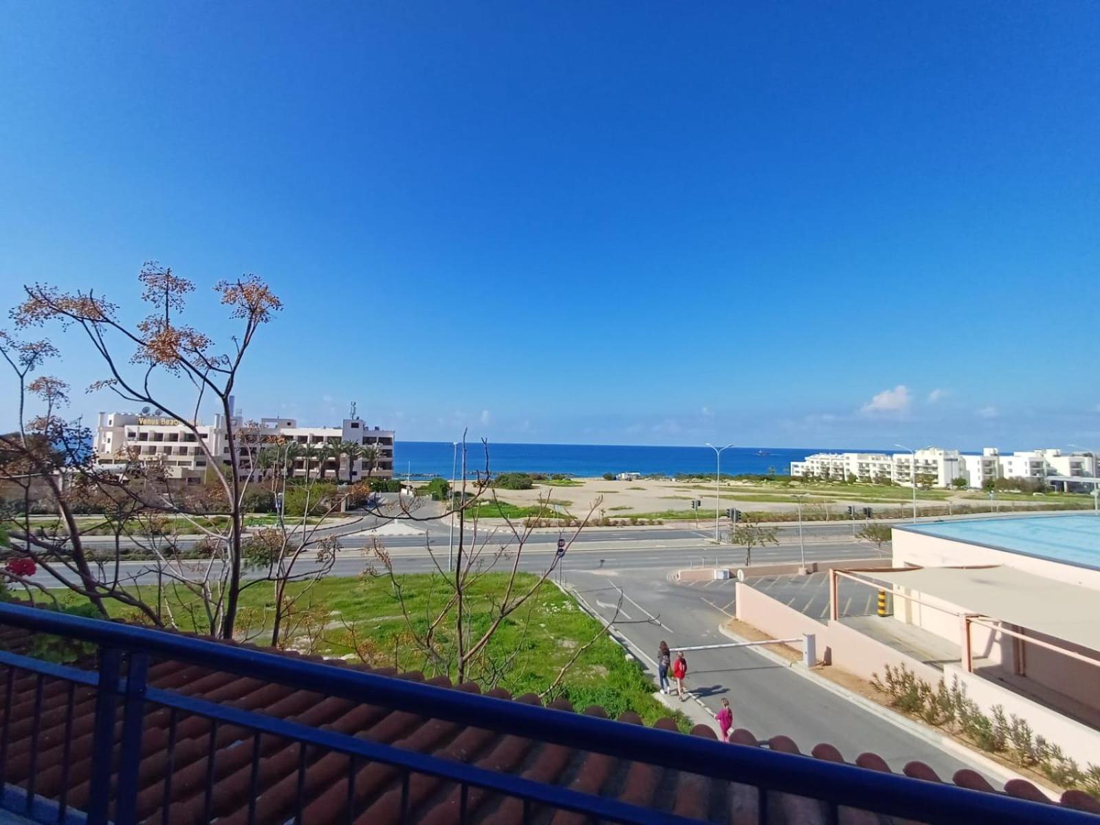 Kings Palace - Spacious 2-bed With Sea Views And Large Patio Appartement