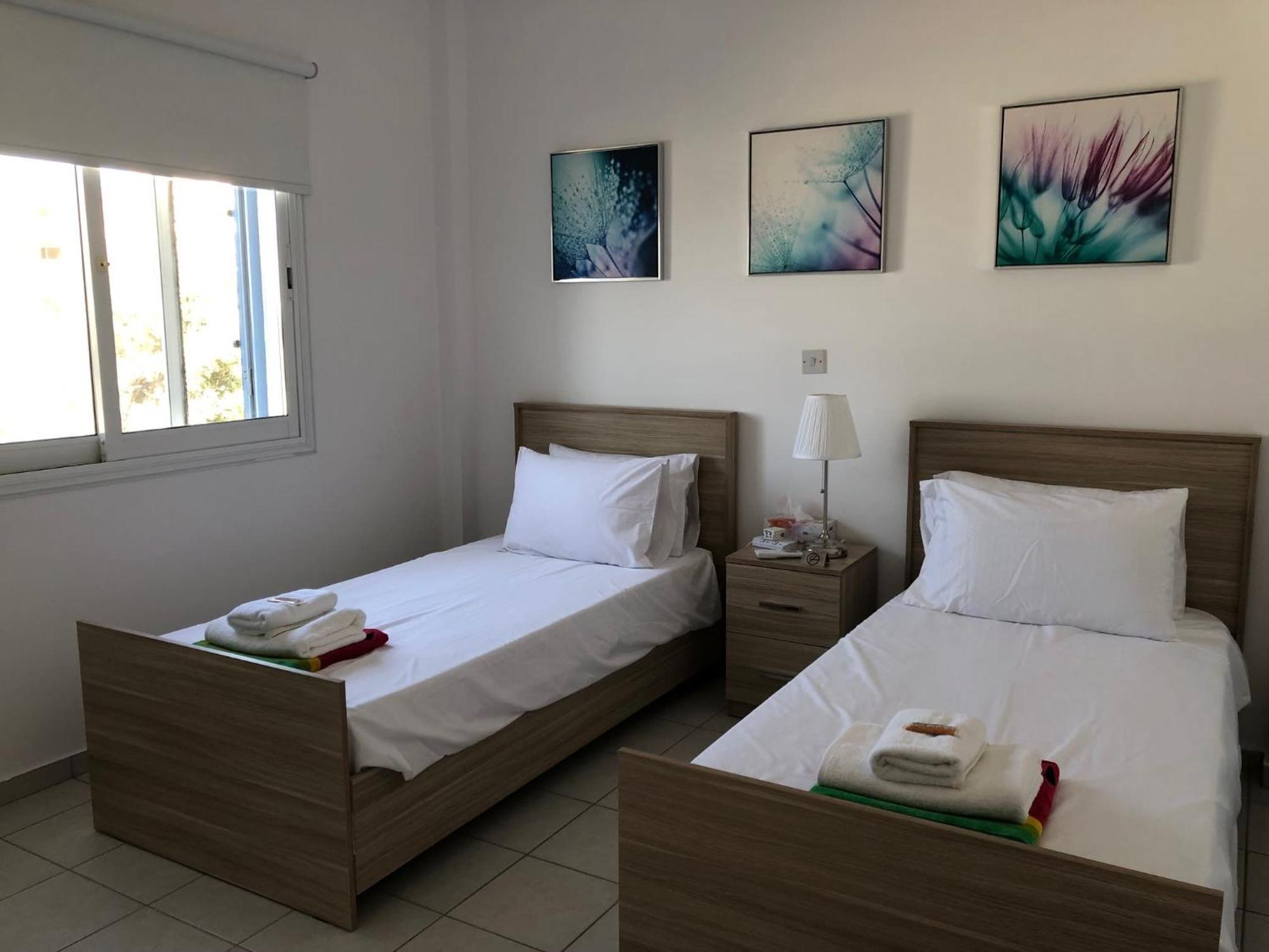 Kings Palace - Spacious 2-bed With Sea Views And Large Patio Appartement